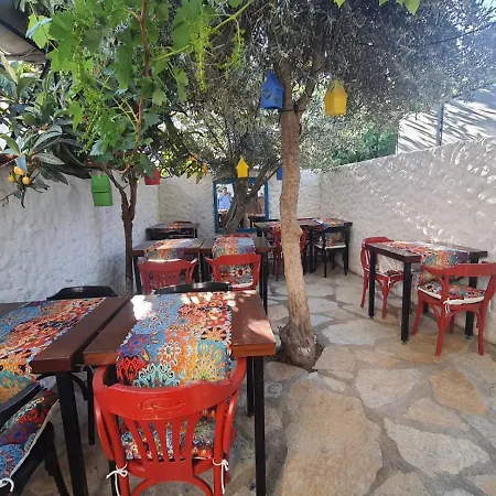 Sigacik Kakule Ve Cafe בית אירוח *